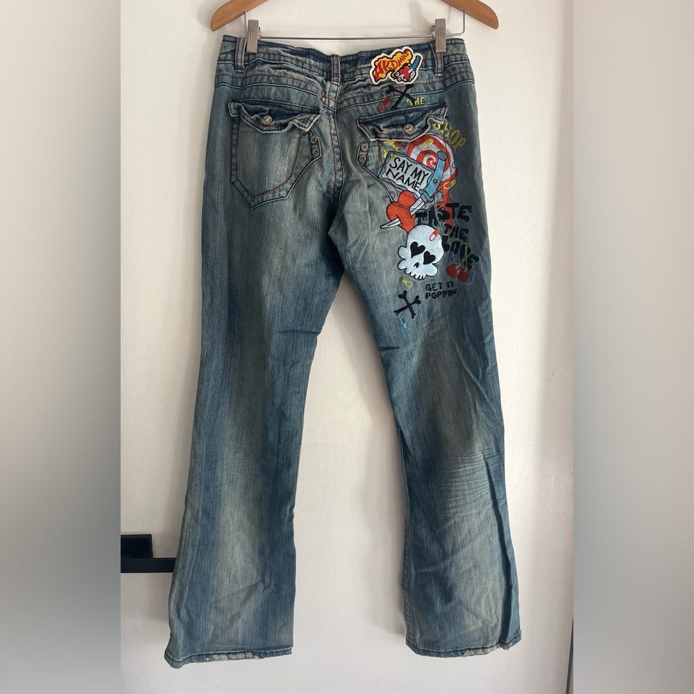NWT Akademiks Back print Skull
Embroidered Men's jeans